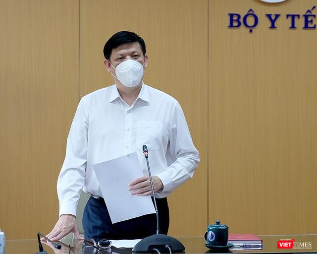Bộ trưởng Nguyễn Thanh Long nhấn mạnh ý kiến cho rằng chăm sóc sức khoẻ cho F0 tại nhà là tầng điều trị thứ nhất