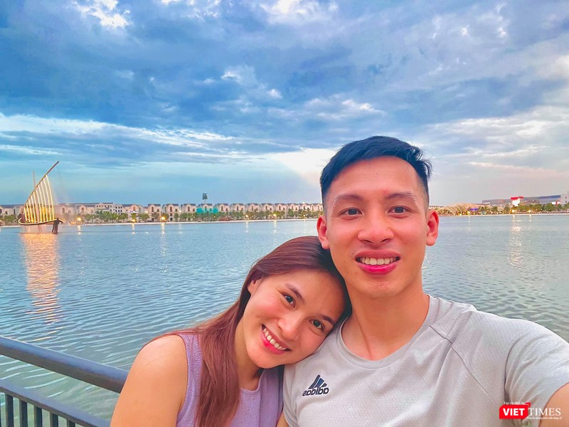 Hai vợ chồng tiền vệ của đội tuyển Việt Nam