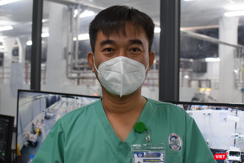 BS CKII Nguyễn Đình Khoa - Phó Giám đốcTrung tâm Hồi sức tích cực người bệnh COVID-19 trực thuộc Bệnh viện Trung ương Huế. Ảnh: Hoà Bình