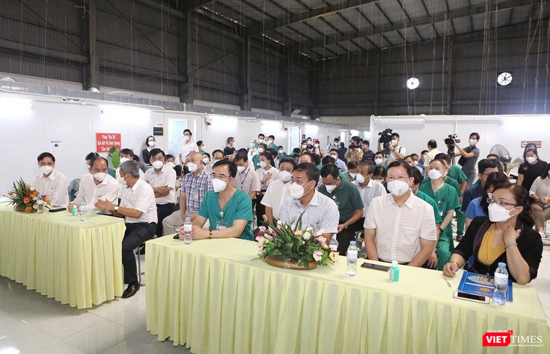 Buổi lễ bàn giao Trung tâm Hồi sức tích cực người bệnh COVID-19 BV Bạch Mai tại TP.HCM Buổi lễ bàn giao Trung tâm Hồi sức tích cực người bệnh COVID-19 BV Bạch Mai tại TP.HCM