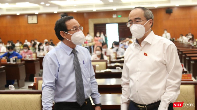 Tham dự kỳ họp có Ủy viên Bộ Chính trị, Bí thư Thành ủy Nguyễn Văn Nên, nguyên Ủy viên Bộ Chính trị, nguyên Bí thư Thành ủy, Đại biểu Quốc hội TP Nguyễn Thiện Nhân; Ủy viên Trung ương Đảng, Phó Bí thư Thường trực Thành ủy, Chủ tịch UBND TP.HCM Phan Văn Mãi... Tham dự kỳ họp có Ủy viên Bộ Chính trị, Bí thư Thành ủy Nguyễn Văn Nên, nguyên Ủy viên Bộ Chính trị, nguyên Bí thư Thành ủy, Đại biểu Quốc hội TP Nguyễn Thiện Nhân; Ủy viên Trung ương Đảng, Phó Bí thư Thường trực Thành ủy, Chủ tịch UBND TP.HCM Phan Văn Mãi...