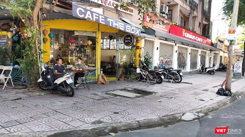 Cà phê vỉa hè, ngoài trời được lựa chọn là điểm đến khi mở cửa trở lại. Ảnh: Hoà Bình Cà phê vỉa hè, ngoài trời được lựa chọn là điểm đến khi mở cửa trở lại. Ảnh: Hoà Bình