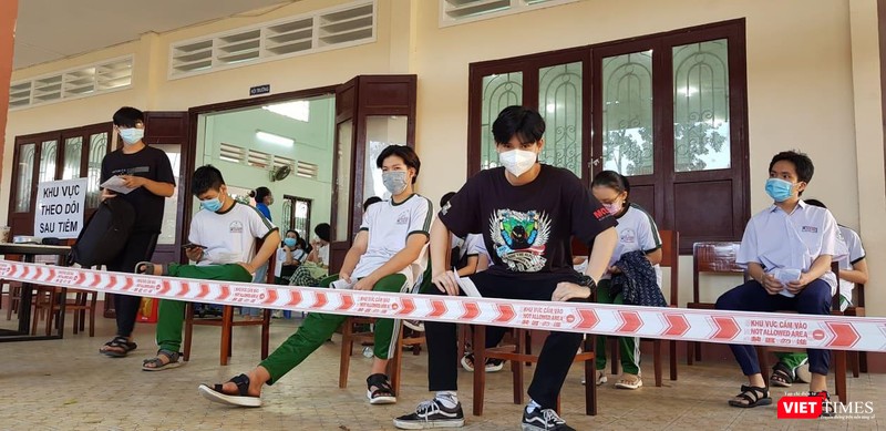 Học sinh từ 16-17 tuổi ở TP Thủ Đức đi tiêm ngừa COVID-19. Ảnh: Hoà Bình Học sinh từ 16-17 tuổi ở TP Thủ Đức đi tiêm ngừa COVID-19. Ảnh: Hoà Bình