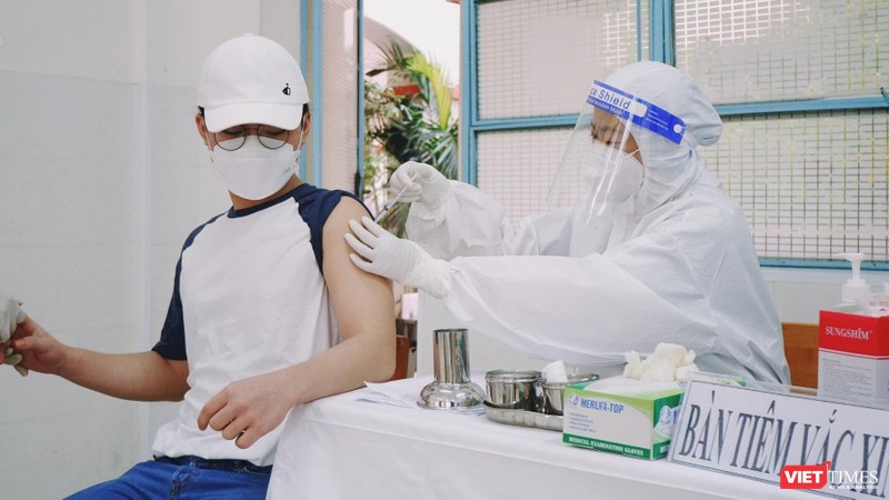 Người đến TP.HCM sẽ được tiêm vaccine ngừa COVID-19 nếu chưa thực hiện đủ nghĩa vụ này. Ảnh: HCDC 