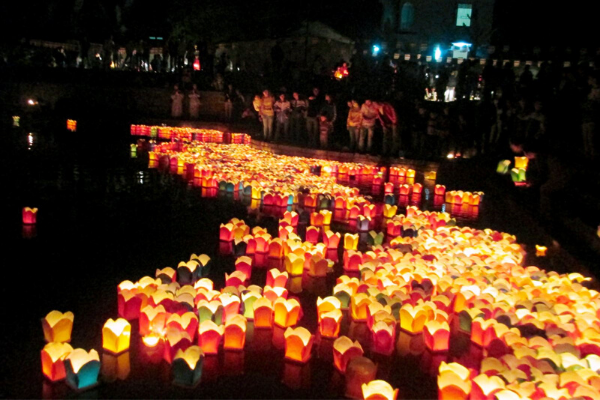 TP.HCM động viên người dân cùng chính quyền TP tưởng niệm người mất vì COVID-19 TP.HCM động viên người dân cùng chính quyền TP tưởng niệm người mất vì COVID-19