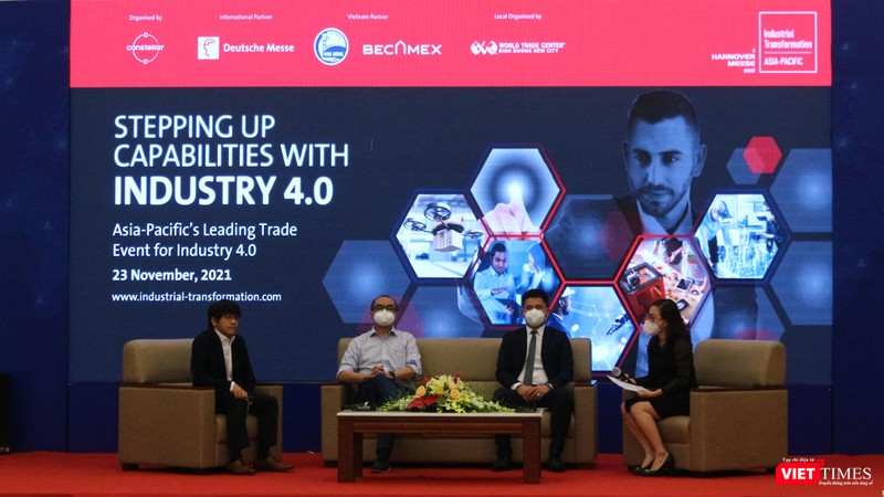 Phiên thảo luận sôi động tại Bình Dương ngày 23.11 trong khuôn khổ ITAP 2021. Bà Huỳnh Đinh Thái Linh – CEO WTC Binh Duong New City (áo đen, bên phải ảnh) dẫn dắt toạ đàm. Phiên thảo luận sôi động tại Bình Dương ngày 23.11 trong khuôn khổ ITAP 2021. Bà Huỳnh Đinh Thái Linh – CEO WTC Binh Duong New City (áo đen, bên phải ảnh) dẫn dắt toạ đàm.