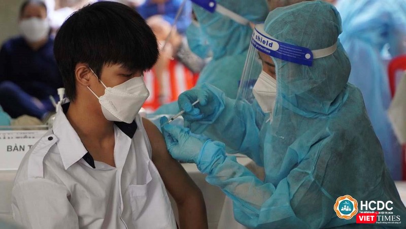 Tiêm vaccine COVID-19 cho học sinh từ 12-17 tuổi ở TP.HCM. Ảnh: HCDC Tiêm vaccine COVID-19 cho học sinh từ 12-17 tuổi ở TP.HCM. Ảnh: HCDC