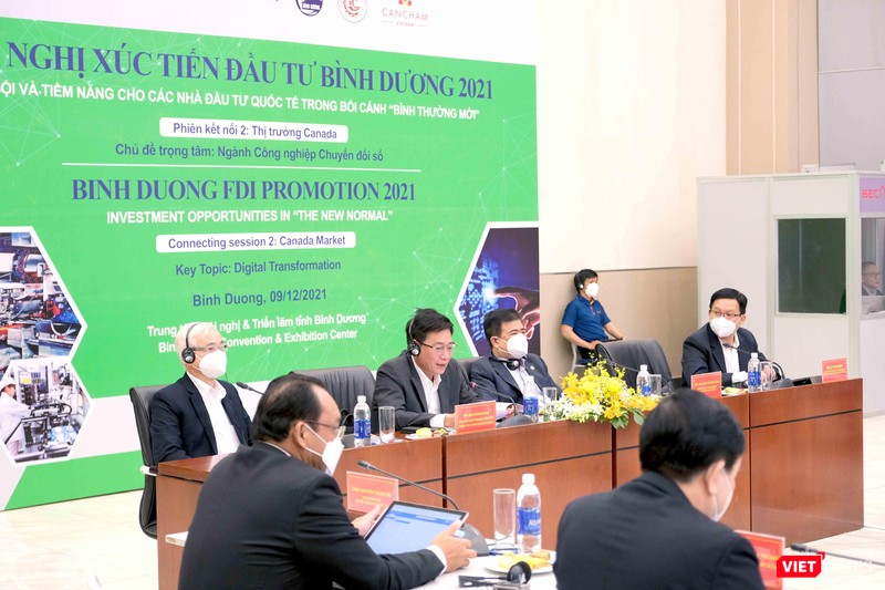 Ông Mai Hùng Dũng - Phó Chủ tịch Thường trực tỉnh Bình Dương tham dự Hội nghị phiên 2 tối 9/12, chủ đề chuyển đổi số trong doanh nghiệp và kết nối thị trường Canada