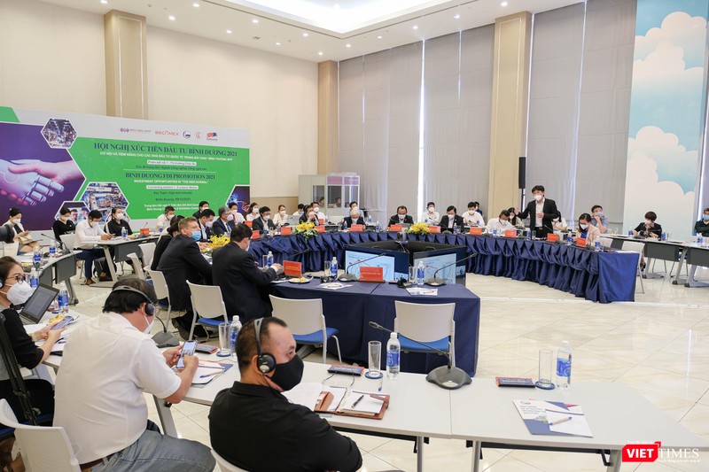 Toàn cảnh hội thảo đa phương kết hợp trực tiếp và trực tuyến