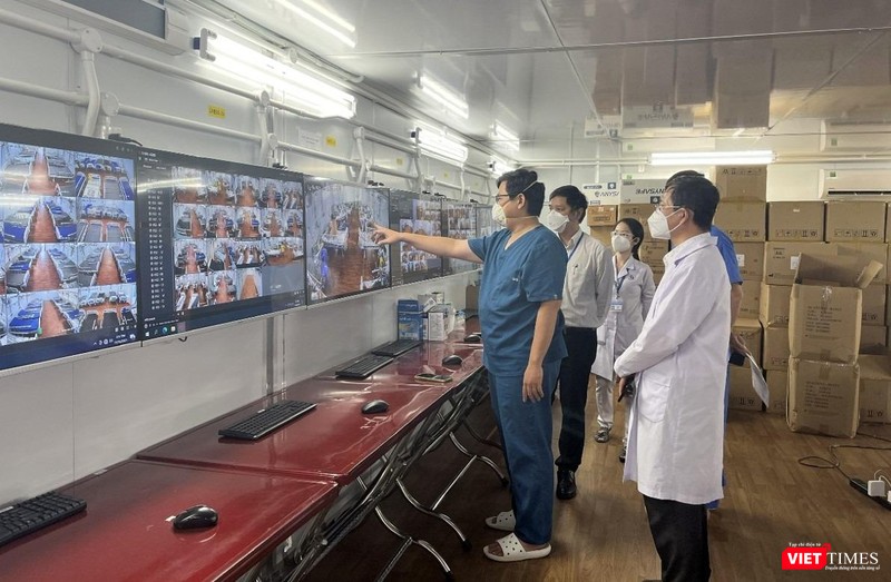 Lãnh đạo bệnh viện điều hành hoạt động tại khoa Hồi sức của BV dã chiến 3 tầng số 16