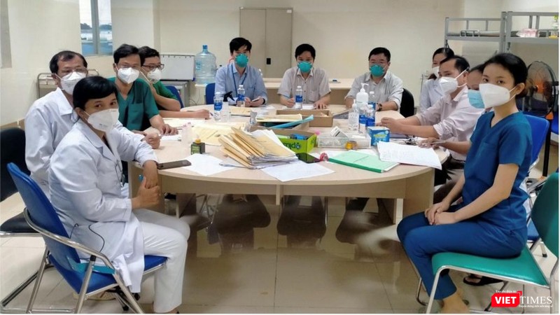 Các chuyên gia Hồi sức của BV Nhân Dân Gia Định đến BV quận 12 để tiếp nhận bệnh nhân nặng chuyển về điều trị tại BV dã chiến 3 tầng số 16 Các chuyên gia Hồi sức của BV Nhân Dân Gia Định đến BV quận 12 để tiếp nhận bệnh nhân nặng chuyển về điều trị tại BV dã chiến 3 tầng số 16