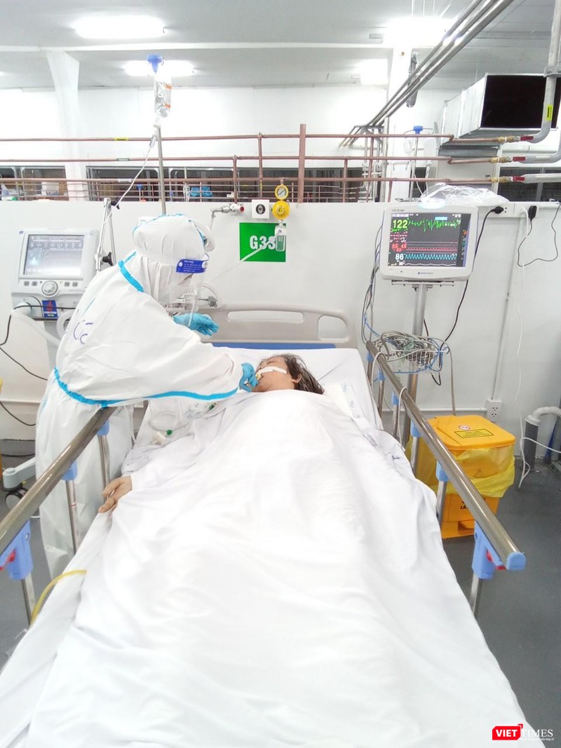 Bệnh nhân COVID-19 tại Khoa Hồi sức tích cực
