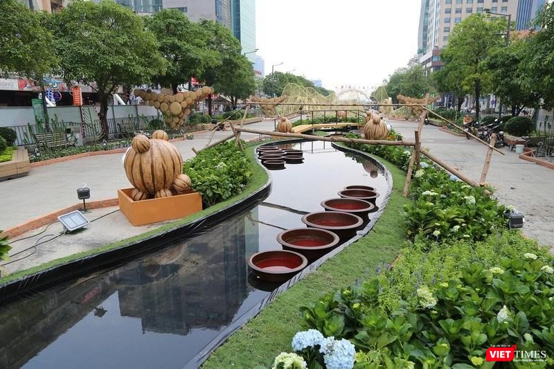 Những tiểu cảnh đồng lúa, miền quê như dải lụa trên Đường hoa Nguyễn Huệ