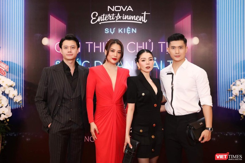 Diễn viên Anh Dũng, ca sĩ Lệ Quyên đến chúc mừng tân Chủ tịch Nova Entertainment Trương Ngọc Ánh 