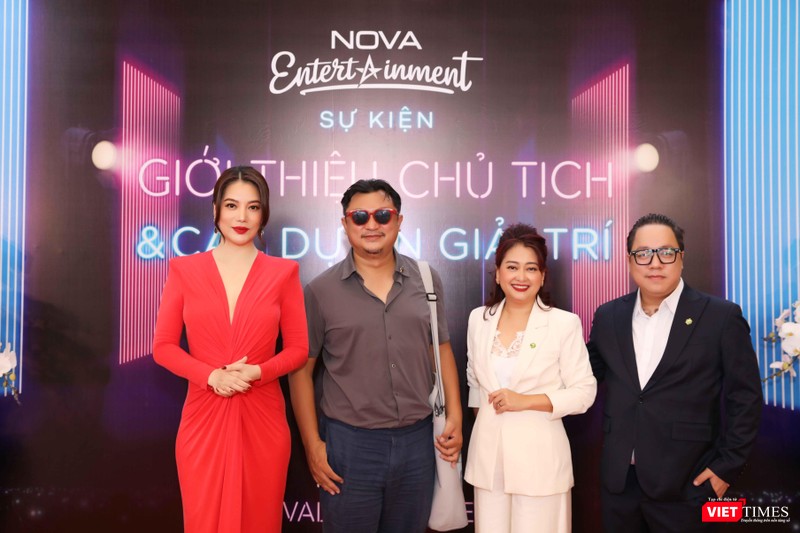 Tân Chủ tịch Trương Ngọc Ánh, đạo diễn Phan Gia Nhật Linh, Tổng Giám đốc Nova Entertainment - Bà Lê Diễm Ly và Giám đốc sáng tạo Tùng LEO Tân Chủ tịch Trương Ngọc Ánh, đạo diễn Phan Gia Nhật Linh, Tổng Giám đốc Nova Entertainment - Bà Lê Diễm Ly và Giám đốc sáng tạo Tùng LEO