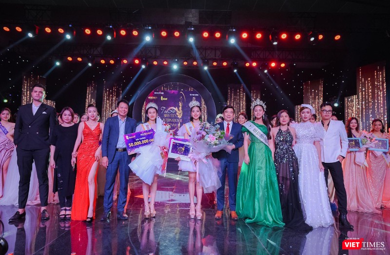 Ban tổ chức đưa ra cam kết hướng dẫn các Miss teen Việt Nam khẳng định giá trị của vẻ đẹp song hành cùng sự toả sáng của trí tuệ Ban tổ chức đưa ra cam kết hướng dẫn các Miss teen Việt Nam khẳng định giá trị của vẻ đẹp song hành cùng sự toả sáng của trí tuệ