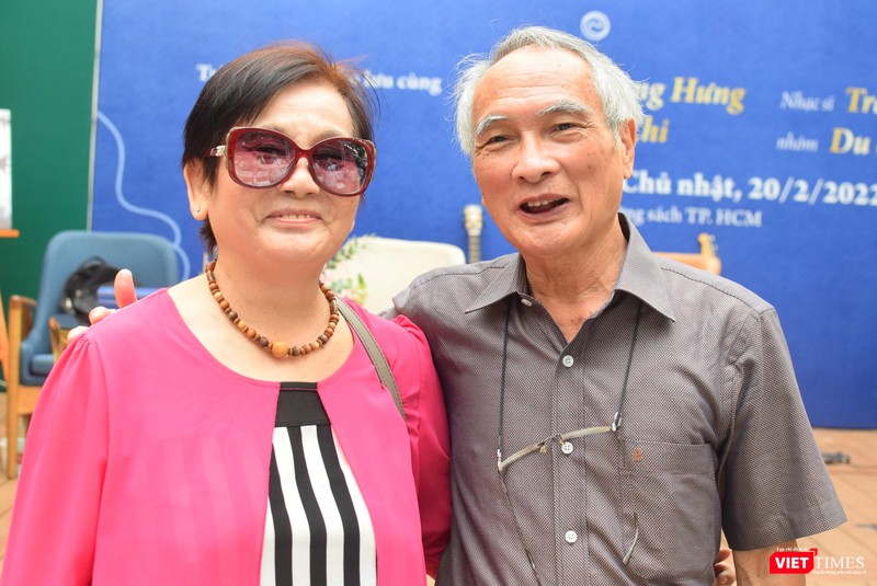 Nhà văn Dạ Ngân và nhà thơ Hoàng Hưng tại buổi giao lưu. Ảnh: Hoà Bình Nhà văn Dạ Ngân và nhà thơ Hoàng Hưng tại buổi giao lưu. Ảnh: Hoà Bình