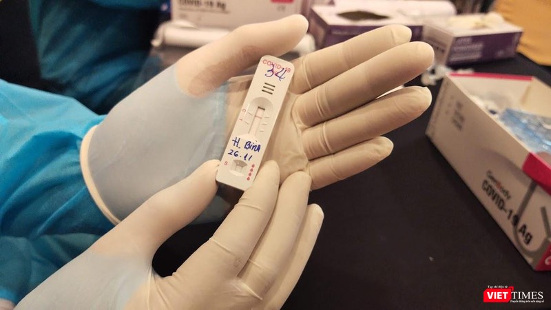 UBND TP.HCM chỉ đạo test nhanh đối với toàn bộ trường hợp F1 của lớp có F0 theo hình thức phụ huynh tự xét nghiệm nhanh cho học sinh F1 tại nhà. Ảnh: Hoà Bình UBND TP.HCM chỉ đạo test nhanh đối với toàn bộ trường hợp F1 của lớp có F0 theo hình thức phụ huynh tự xét nghiệm nhanh cho học sinh F1 tại nhà. Ảnh: Hoà Bình