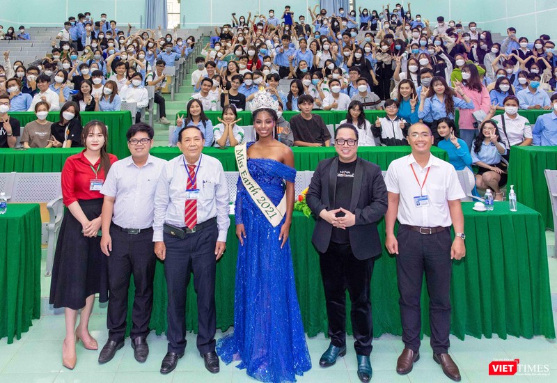 Destiny Wagner chia sẻ, truyền cảm hứng mạnh mẽ đến sinh viên, đặc biệt là các bạn sinh viên nữ Destiny Wagner chia sẻ, truyền cảm hứng mạnh mẽ đến sinh viên, đặc biệt là các bạn sinh viên nữ