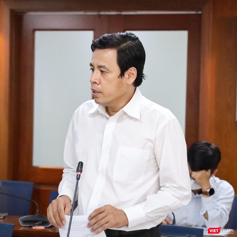 Phó Giám đốc Sở Kế hoạch và Đầu tư - ông Trần Anh Tuấn lý giải nguyên nhân tỷ lệ giải ngân vốn đầu tư công thấp. Ảnh: Linh Nhi Phó Giám đốc Sở Kế hoạch và Đầu tư - ông Trần Anh Tuấn lý giải nguyên nhân tỷ lệ giải ngân vốn đầu tư công thấp. Ảnh: Linh Nhi