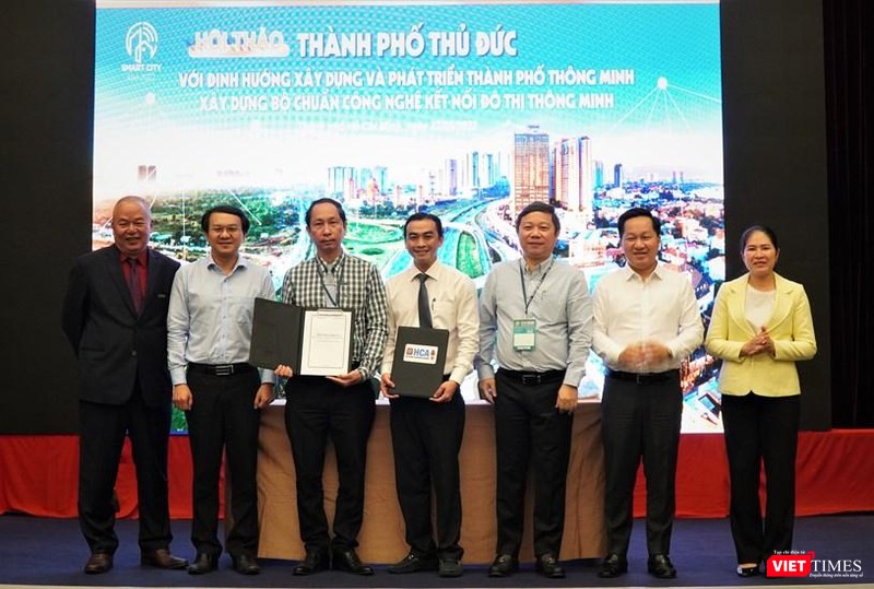 Trước sự chứng kiến của lãnh đạo TP.HCM, Phòng Khoa học Công nghệ TP Thủ Đức với Hội Tin học TP.HCM đã kí kết biên bản ghi nhớ hợp tác phát triển thành phố thông minh Trước sự chứng kiến của lãnh đạo TP.HCM, Phòng Khoa học Công nghệ TP Thủ Đức với Hội Tin học TP.HCM đã kí kết biên bản ghi nhớ hợp tác phát triển thành phố thông minh