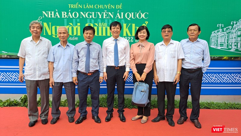 Phó Chủ tịch Hội Nhà báo Việt Nam, Chủ tịch Hội Nhà báo TP.HCM Trần Trọng Dũng và các cán bộ Bảo tàng Báo chí Việt Nam Phó Chủ tịch Hội Nhà báo Việt Nam, Chủ tịch Hội Nhà báo TP.HCM Trần Trọng Dũng và các cán bộ Bảo tàng Báo chí Việt Nam