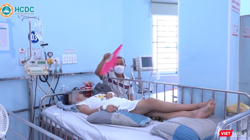 Bệnh nhân sốt xuất huyết cần được theo dõi chặt chẽ và nhập viện kịp thời. Ảnh: HCDC Bệnh nhân sốt xuất huyết cần được theo dõi chặt chẽ và nhập viện kịp thời. Ảnh: HCDC