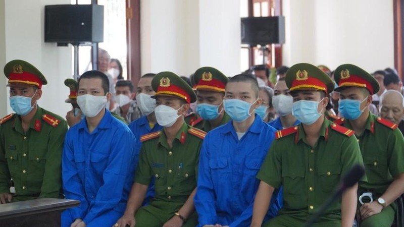 Các bị cáo tại phiên tòa xét xử. Ảnh- Báo Pháp luật TP.HCM Các bị cáo tại phiên tòa xét xử. Ảnh- Báo Pháp luật TP.HCM
