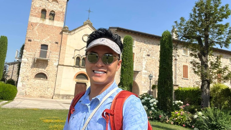 Nam diễn viên liên tục khoe hình đi châu Âu Nam diễn viên liên tục khoe hình đi châu Âu