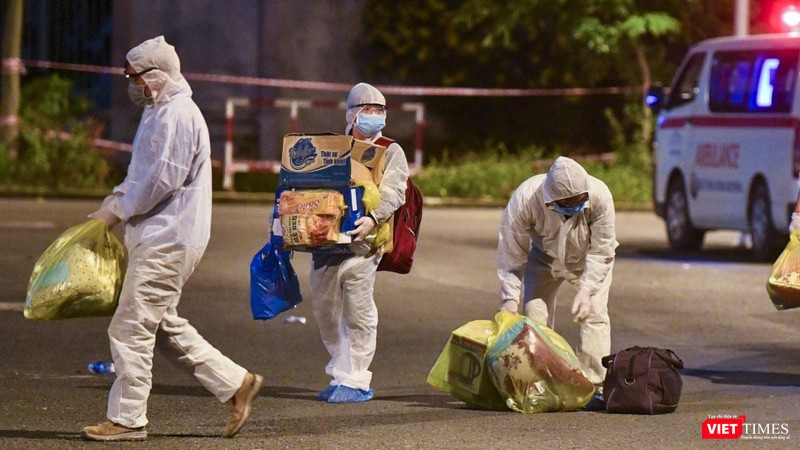 Thông điệp chính của bộ phim về tình người trong "bão" COVID-19. Thông điệp chính của bộ phim về tình người trong "bão" COVID-19.