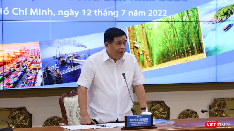 Ông Nguyễn Chí Dũng, Bộ trưởng Bộ Kế hoạch Đầu tư phát biểu tại Hội nghị sáng 12/7 Ông Nguyễn Chí Dũng, Bộ trưởng Bộ Kế hoạch Đầu tư phát biểu tại Hội nghị sáng 12/7