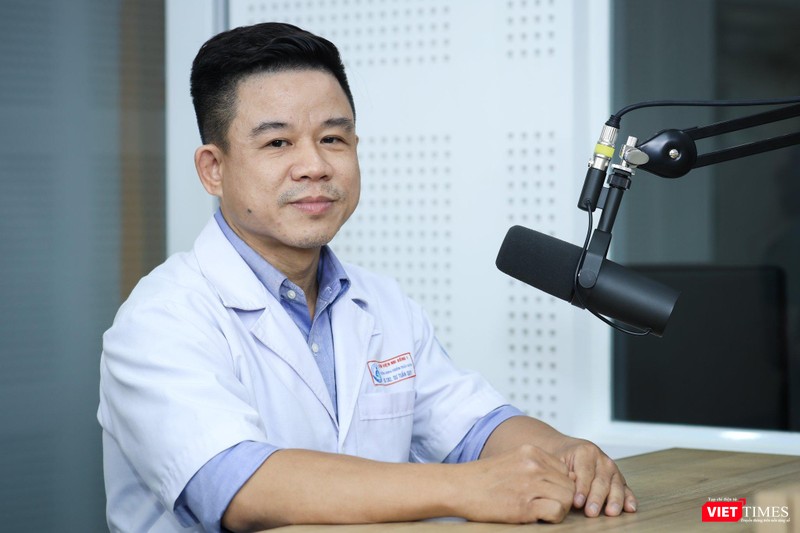 Bác sĩ Dư Tuấn Quy trả lời về cúm A, khuyến cáo nếu sử dụng Tamiflu không đúng cách có nguy cơ dẫn tới kháng thuốc. Ảnh: HB