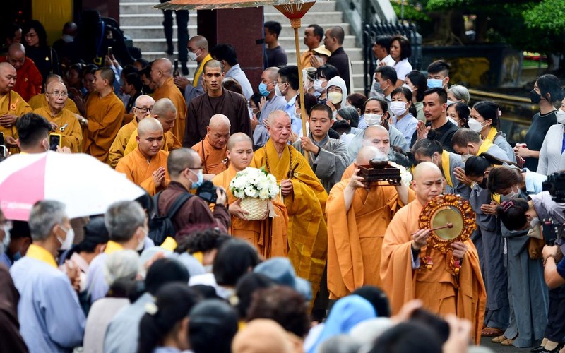 Đại lễ cầu siêu đã thu hút hơn 500 người đến tưởng niệm đồng bào tử vong do COVID-19