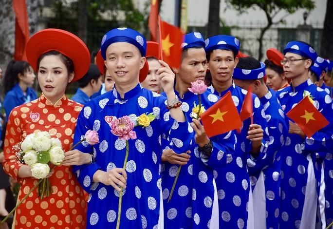 Nét rạng rỡ hạnh phúc của các cặp đôi trong lễ cưới tập thể. Ảnh: Hồng Đào Nét rạng rỡ hạnh phúc của các cặp đôi trong lễ cưới tập thể. Ảnh: Hồng Đào