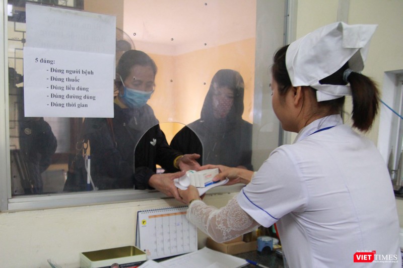 Bệnh nhân HIV nhận thuốc tại Trung tâm y tế quận Nam Từ Liêm Bệnh nhân HIV nhận thuốc tại Trung tâm y tế quận Nam Từ Liêm