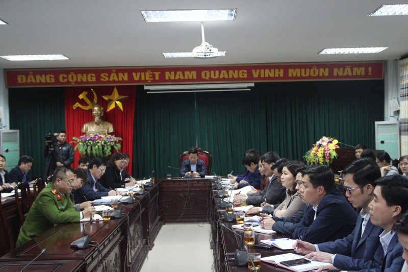 Toàn cảnh buổi họp khẩn diễn ra tại UBND huyện Thuận Thành, tỉnh Bắc Ninh chiều 18/3
