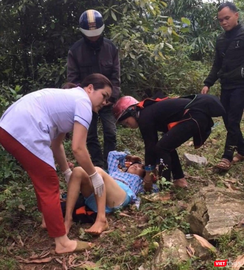 Hộ sinh Nguyễn Thị Mẫn hỗ trợ bác sĩ cứu sản phụ Hoàng Thị Giàng vào ngày 9/3/2019 Hộ lý Nguyễn Thị Mẫn hỗ trợ bác sĩ cứu sản phụ Hoàng Thị Giàng đẻ rơi