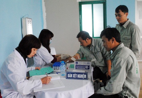 Người dân đi khám sức khỏe phát hiện bệnh sớm Người dân đi khám sức khỏe phát hiện bệnh sớm