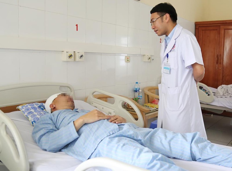 Bệnh nhân B. điều trị tại Bệnh viện Đa khoa tỉnh Quảng Ninh sau mổ Bệnh nhân B. điều trị tại Bệnh viện Đa khoa tỉnh Quảng Ninh sau mổ