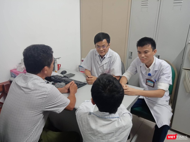 Bác sĩ khám cho trẻ mắc ADHD và tư vấn cho bố mẹ có con mắc bệnh Bác sĩ khám cho trẻ mắc ADHD và tư vấn cho bố mẹ có con mắc bệnh