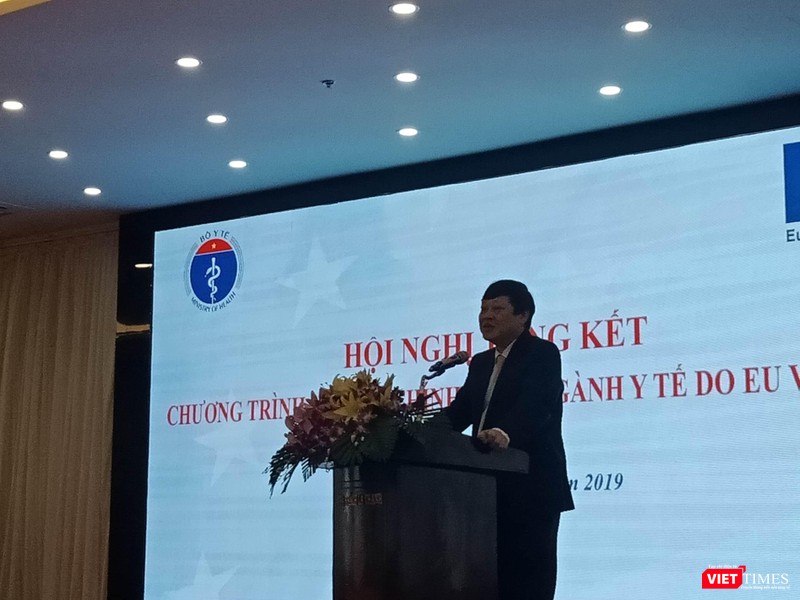 Thứ trưởng Bộ Y tế Nguyễn Viết Tiến phát biểu tại hội nghị Thứ trưởng Bộ Y tế Nguyễn Viết Tiến phát biểu tại hội nghị