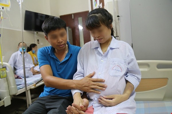 Vợ chồng chị Vang vẫn hạnh phúc đợi chờ thiên thần nhỏ chào đời. Vợ chồng chị Vang vẫn hạnh phúc đợi chờ thiên thần nhỏ chào đời.