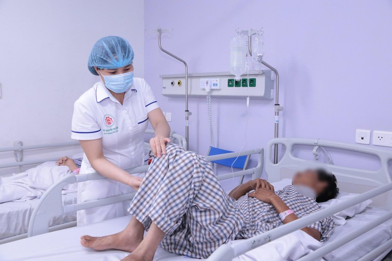 Chăm sóc người bệnh (Ảnh minh họa)