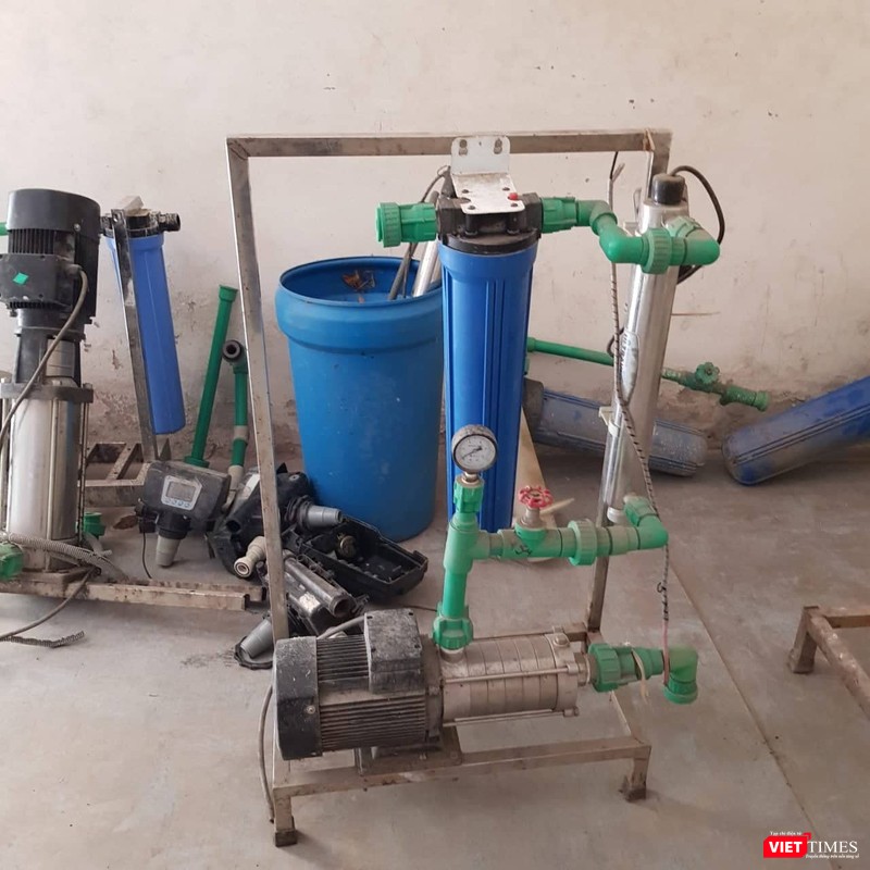 Các vật chứng trong hệ thống lọc nước RO 2 của Bệnh viện đa khoa tỉnh Hòa Bình bị dỡ, phá tan trong khi vụ án vẫn đang xét xử. Các vật chứng trong hệ thống lọc nước RO 2 của Bệnh viện đa khoa tỉnh Hòa Bình bị dỡ, phá tan trong khi vụ án vẫn đang xét xử.