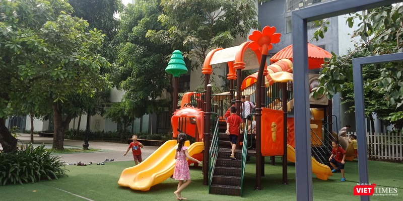 Một góc sân chơi của trường Một góc sân chơi của trường