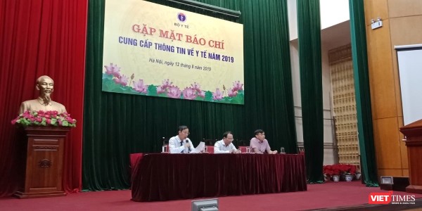 Các chuyên gia của Bộ Y tế tại buổi họp cung cấp thông tin báo chí chiều 12/8.