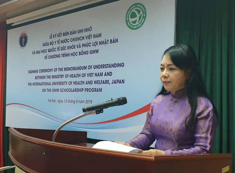 Bộ trưởng Bộ Y tế Nguyễn Thị Kim Tiến phát biểu trong buổi lễ ký kết. Bộ trưởng Bộ Y tế Nguyễn Thị Kim Tiến phát biểu trong buổi lễ ký kết.