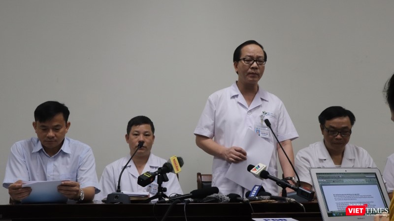 PGS.TS. Trần Minh Điển - Phó Giám đốc Bệnh viện Nhi Trung ương chia sẻ thông tin về tình trạng sức khỏe cháu bé. PGS.TS. Trần Minh Điển - Phó Giám đốc Bệnh viện Nhi Trung ương chia sẻ thông tin về tình trạng sức khỏe cháu bé.