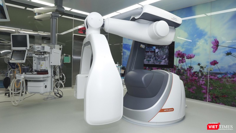 Cận cảnh chiếc máy Artis Pheno đầu tiên tại Việt Nam.