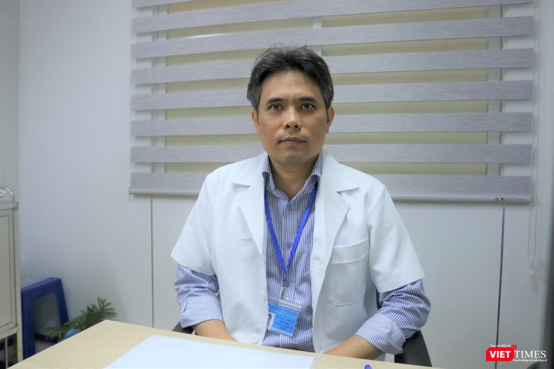 PGS.TS. Hồ Sỹ Hùng – Phó Giám đốc Trung tâm Hỗ trợ sinh sản Quốc gia , Bệnh viện Phụ sản Trung ương, giảng viên Bộ môn Phụ sản – Trường Đại học Y Hà Nội trong buổi chia sẻ với VietTimes. PGS.TS. Hồ Sỹ Hùng – Phó Giám đốc Trung tâm Hỗ trợ sinh sản Quốc gia , Bệnh viện Phụ sản Trung ương, giảng viên Bộ môn Phụ sản – Trường Đại học Y Hà Nội trong buổi chia sẻ với VietTimes.